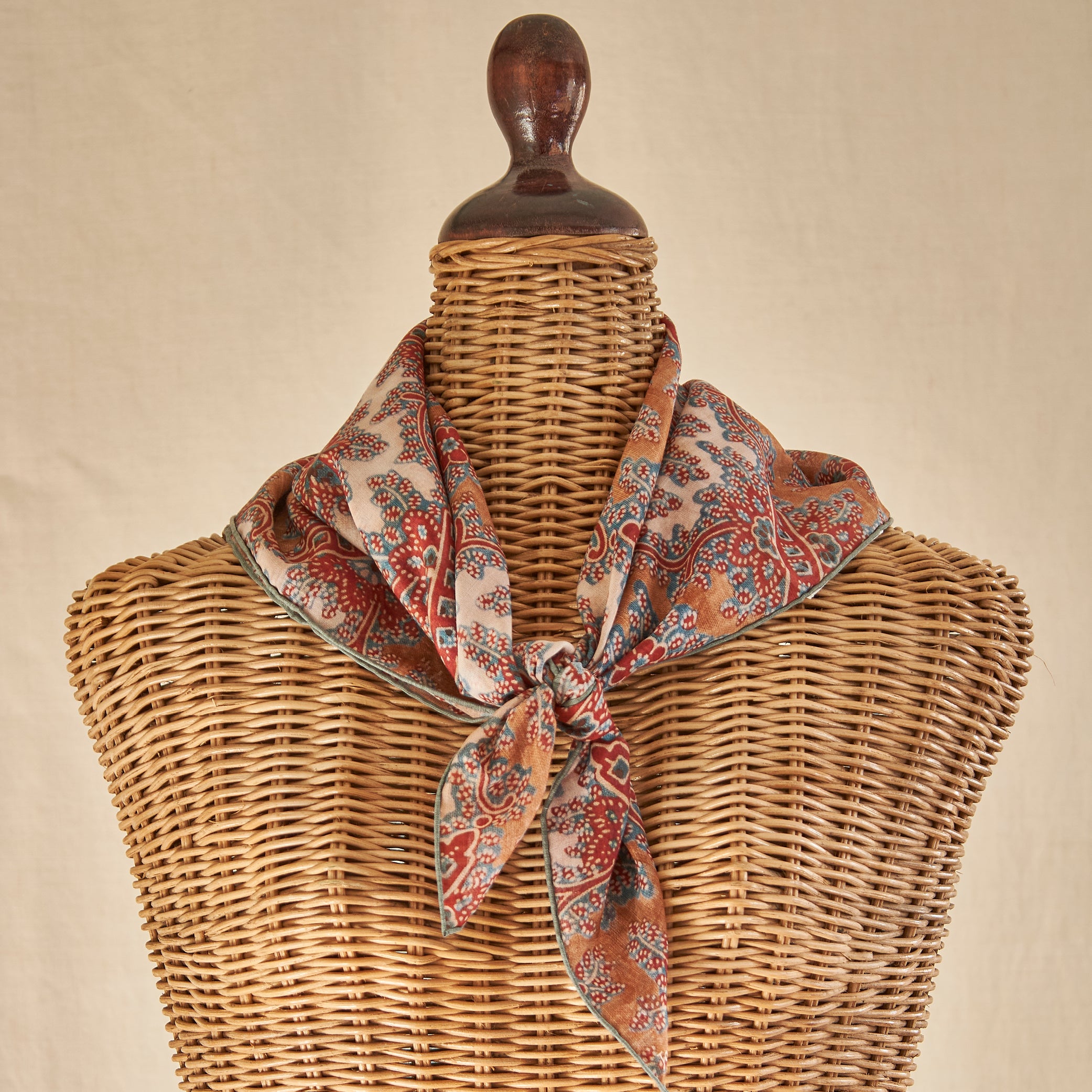 Tapis Noir Let Danica Tørklæde Light Rød