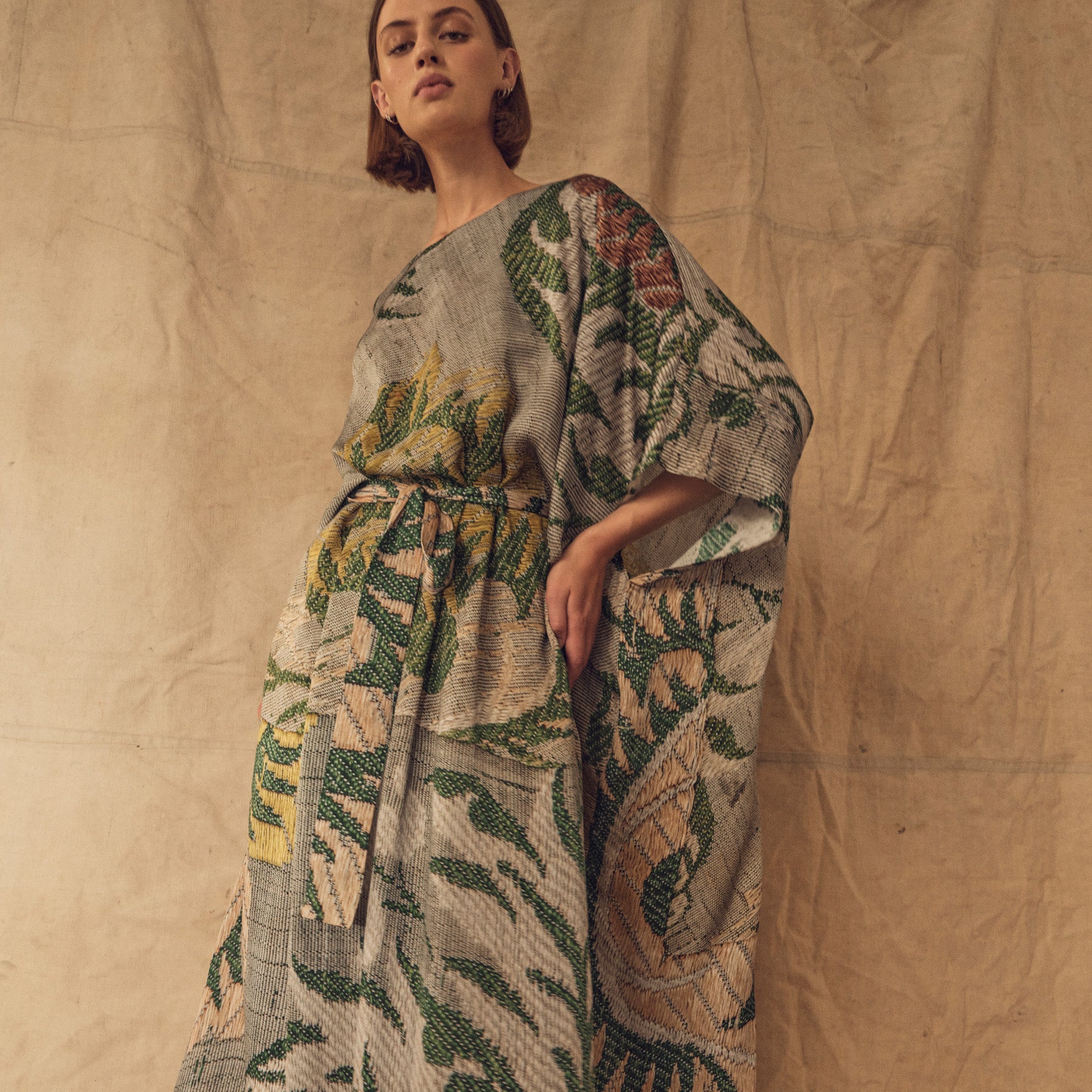 Tapis Noir Alexandra Kaftan Dress Grå