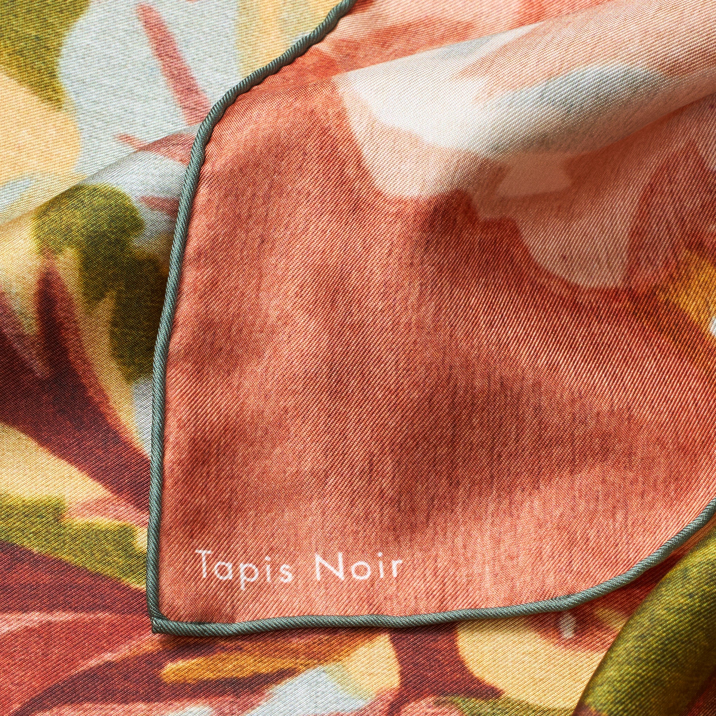 Tapis Noir Classical Small Evelyn Scarf Classical Small Rød