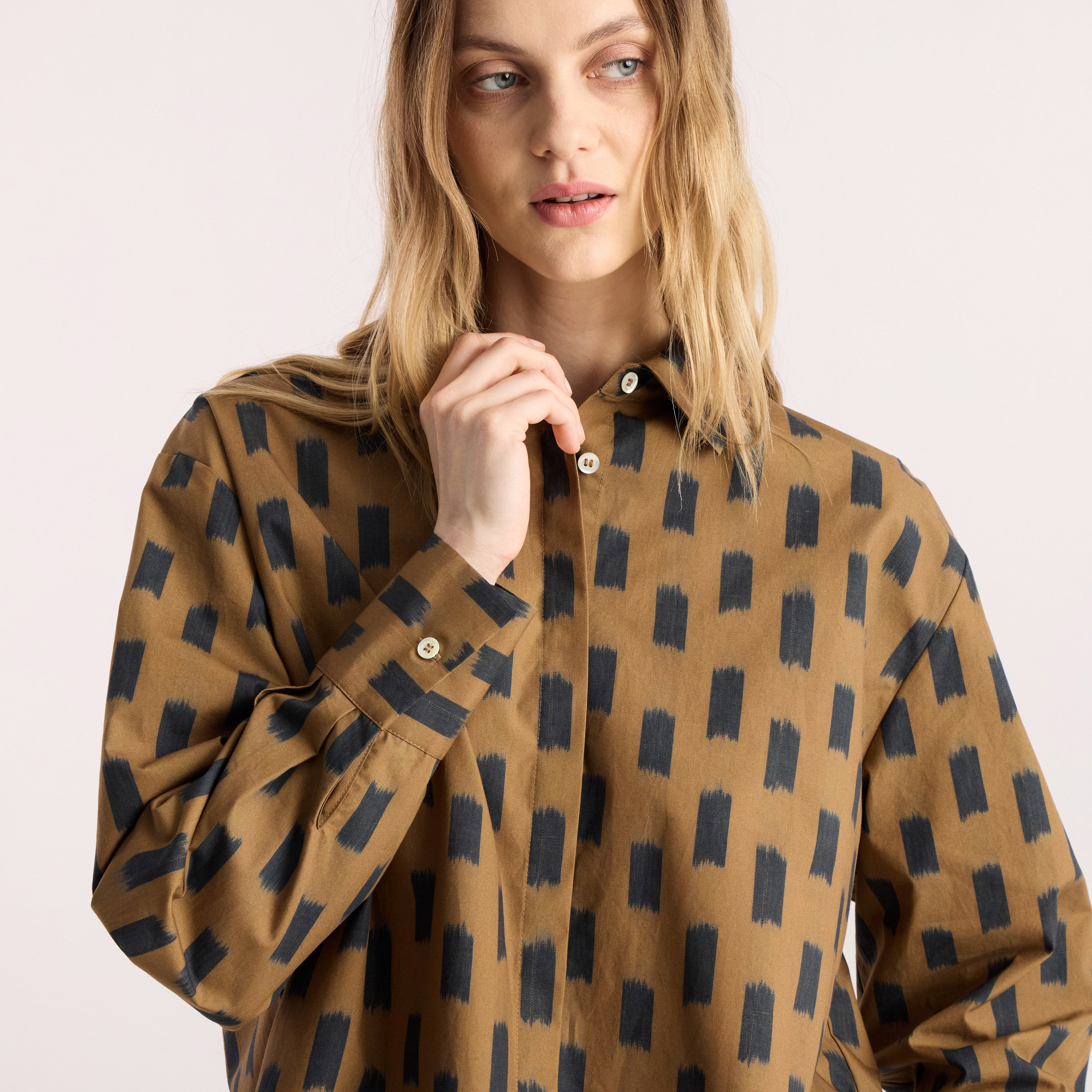 Tapis Noir Frances Cotton Shirt - Camel Shirt Beige