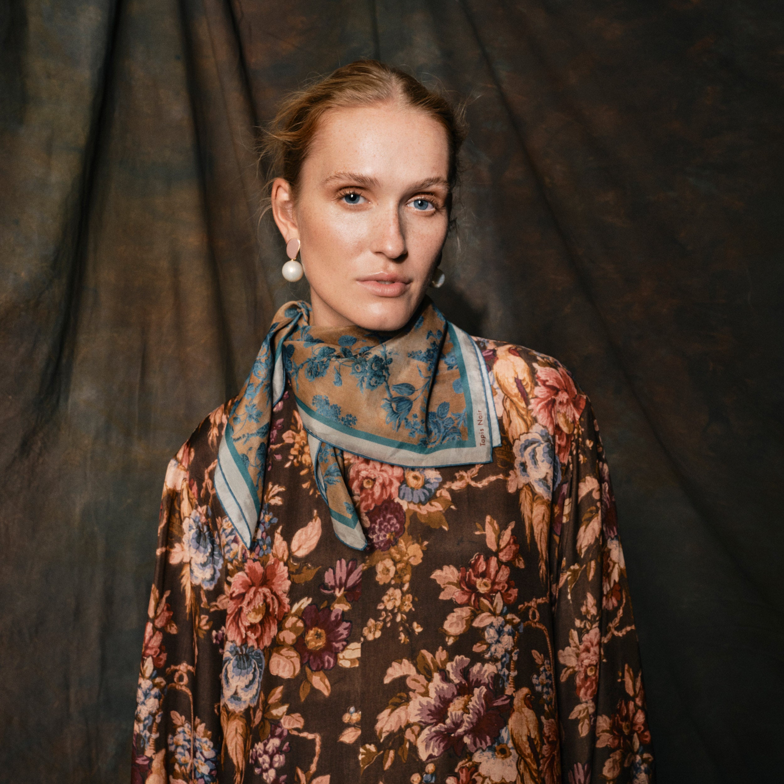 Tapis Noir Let Dahlia Tørklæde Light Mørkeblå